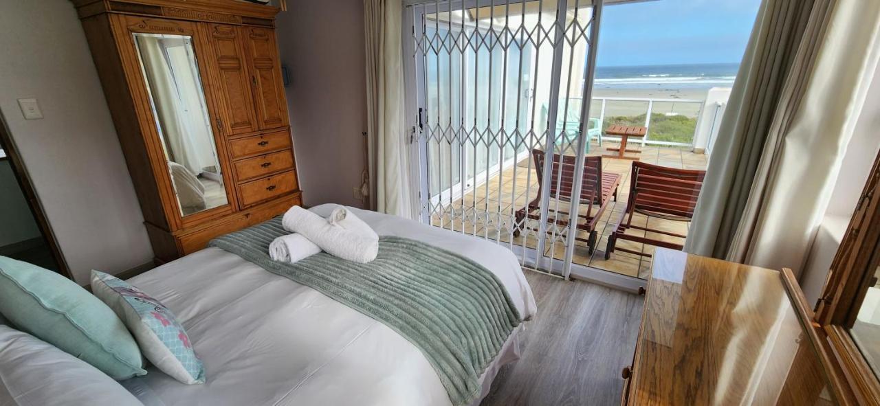 Baywatch Paternoster - The Penthouse Paternoster